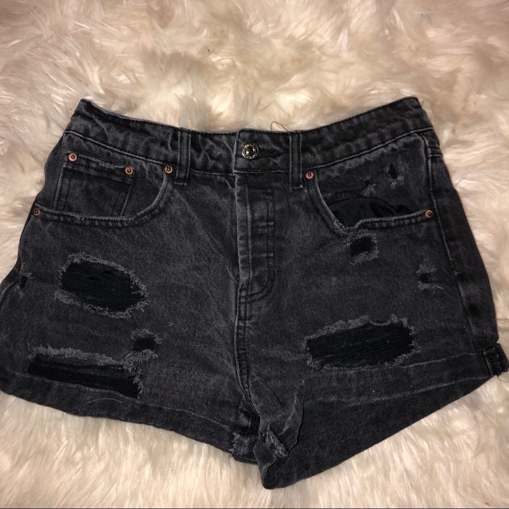 Black distressed denim shorts 🖤